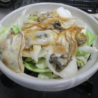 手間いらず。簡単二人鍋。牡蠣とキャベツのピリ辛鍋
